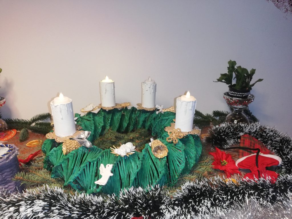 Iskolánk adventi koszorúján meggyújtottuk a 3. gyertyát! kiemelt kép