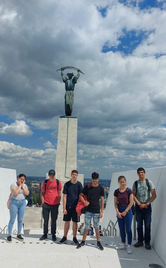 Budapesti tanulmányi kiránduláson a 8. osztály – A múlt és a jelen találkozása kiemelt kép